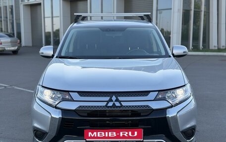 Mitsubishi Outlander III рестайлинг 3, 2018 год, 2 112 800 рублей, 2 фотография