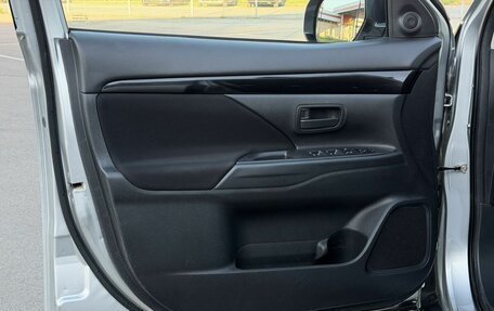 Mitsubishi Outlander III рестайлинг 3, 2018 год, 2 112 800 рублей, 10 фотография