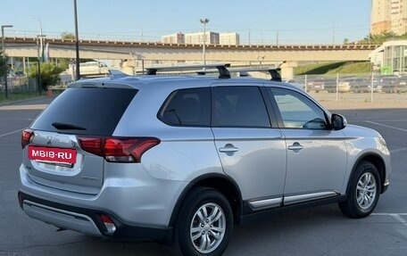 Mitsubishi Outlander III рестайлинг 3, 2018 год, 2 112 800 рублей, 6 фотография