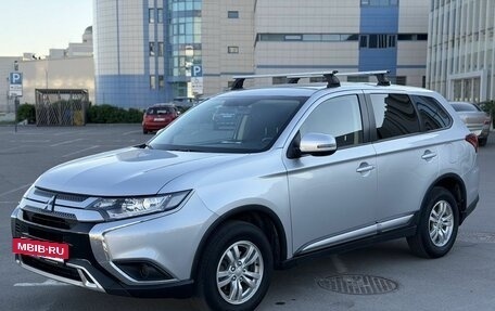 Mitsubishi Outlander III рестайлинг 3, 2018 год, 2 112 800 рублей, 3 фотография
