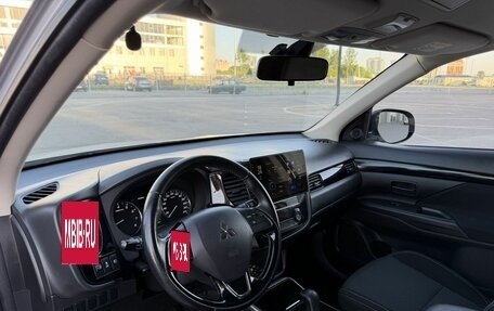 Mitsubishi Outlander III рестайлинг 3, 2018 год, 2 112 800 рублей, 12 фотография