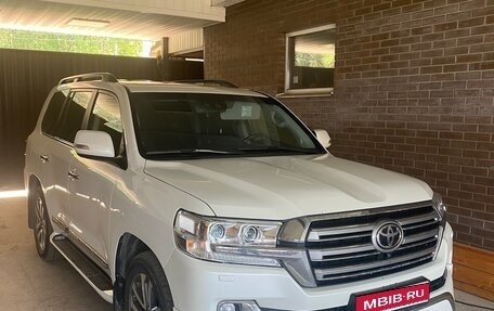 Toyota Land Cruiser 200, 2016 год, 10 000 000 рублей, 1 фотография