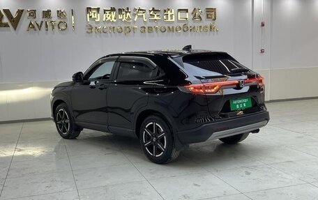 Honda Vezel, 2022 год, 1 820 000 рублей, 4 фотография