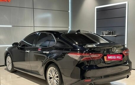 Toyota Camry, 2018 год, 3 030 000 рублей, 3 фотография