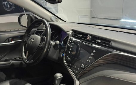 Toyota Camry, 2018 год, 3 030 000 рублей, 20 фотография