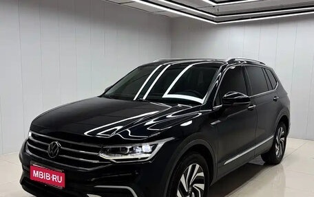 Volkswagen Tiguan II, 2023 год, 2 261 000 рублей, 1 фотография