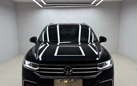 Volkswagen Tiguan II, 2023 год, 2 261 000 рублей, 2 фотография