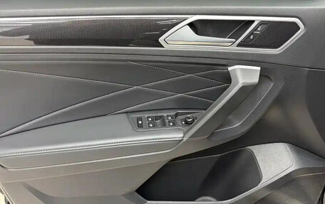 Volkswagen Tiguan II, 2023 год, 2 261 000 рублей, 7 фотография