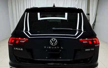 Volkswagen Tiguan II, 2023 год, 2 261 000 рублей, 5 фотография