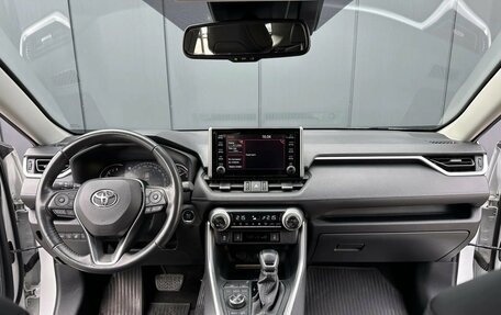 Toyota RAV4, 2020 год, 3 090 000 рублей, 10 фотография