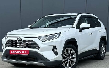 Toyota RAV4, 2020 год, 3 090 000 рублей, 2 фотография