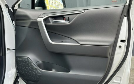 Toyota RAV4, 2020 год, 3 090 000 рублей, 24 фотография