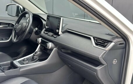 Toyota RAV4, 2020 год, 3 090 000 рублей, 32 фотография
