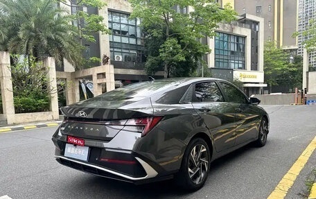 Hyundai Elantra, 2023 год, 1 350 000 рублей, 6 фотография