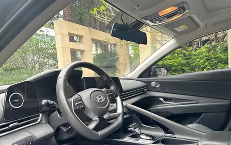 Hyundai Elantra, 2023 год, 1 350 000 рублей, 13 фотография