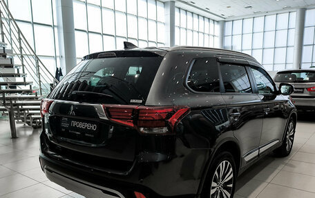 Mitsubishi Outlander III рестайлинг 3, 2021 год, 2 890 000 рублей, 5 фотография