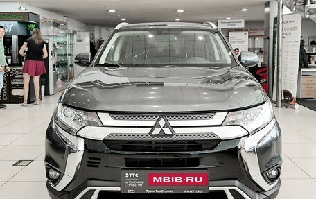 Mitsubishi Outlander III рестайлинг 3, 2021 год, 2 890 000 рублей, 2 фотография