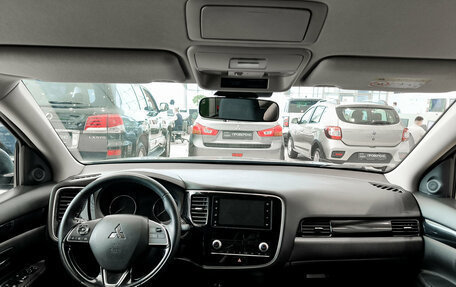Mitsubishi Outlander III рестайлинг 3, 2021 год, 2 890 000 рублей, 14 фотография