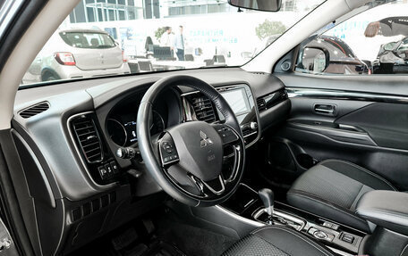 Mitsubishi Outlander III рестайлинг 3, 2021 год, 2 890 000 рублей, 16 фотография