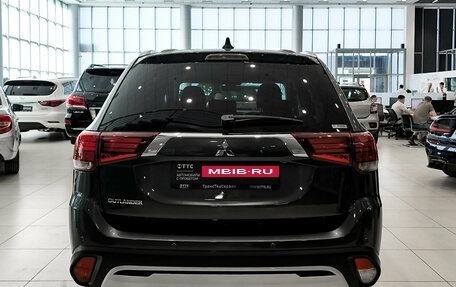 Mitsubishi Outlander III рестайлинг 3, 2021 год, 2 890 000 рублей, 6 фотография