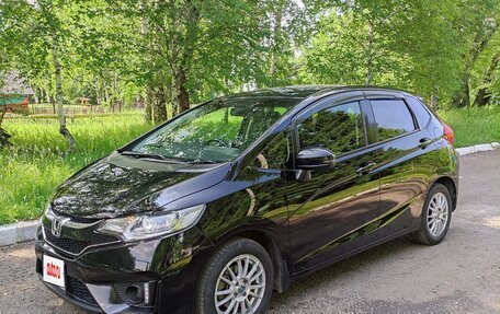 Honda Fit III, 2017 год, 1 060 000 рублей, 2 фотография