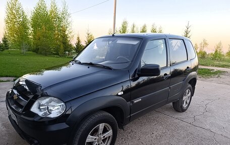 Chevrolet Niva I рестайлинг, 2017 год, 630 000 рублей, 4 фотография