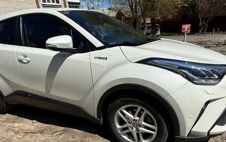 Toyota C-HR I рестайлинг, 2021 год, 2 680 000 рублей, 2 фотография