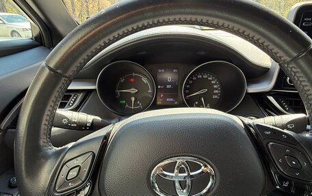 Toyota C-HR I рестайлинг, 2021 год, 2 680 000 рублей, 10 фотография