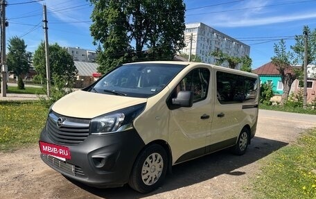Opel Vivaro, 2019 год, 1 950 000 рублей, 3 фотография
