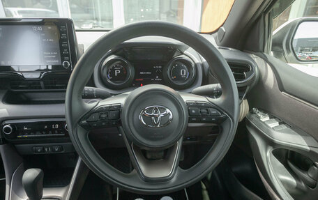 Toyota Yaris, 2021 год, 1 223 000 рублей, 18 фотография