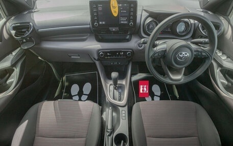 Toyota Yaris, 2021 год, 1 223 000 рублей, 17 фотография