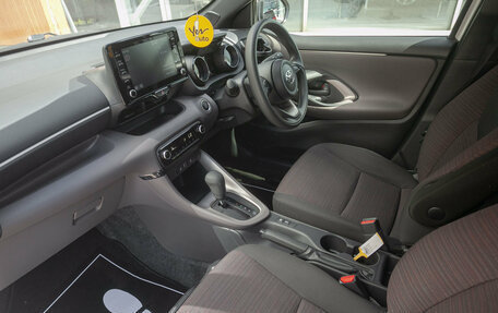 Toyota Yaris, 2021 год, 1 223 000 рублей, 19 фотография
