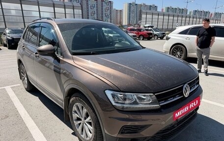 Volkswagen Tiguan II, 2019 год, 2 000 000 рублей, 2 фотография