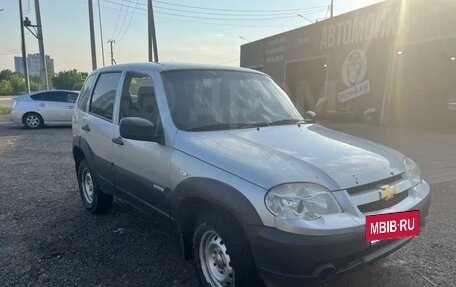 Chevrolet Niva I рестайлинг, 2017 год, 575 000 рублей, 3 фотография