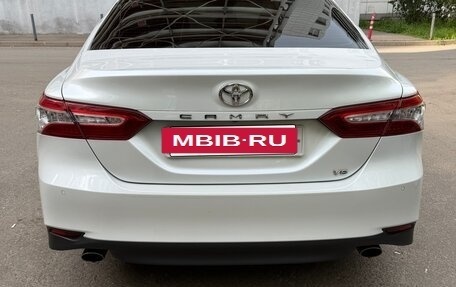 Toyota Camry, 2021 год, 2 950 000 рублей, 3 фотография