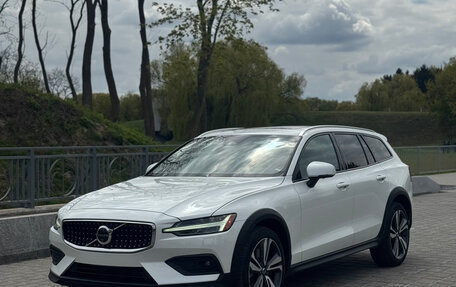 Volvo V60 Cross Country II, 2023 год, 4 100 000 рублей, 1 фотография