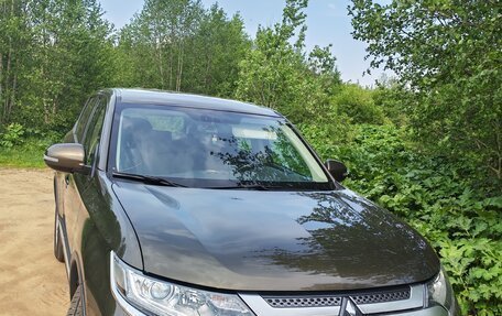 Mitsubishi Outlander III рестайлинг 3, 2019 год, 2 000 000 рублей, 1 фотография