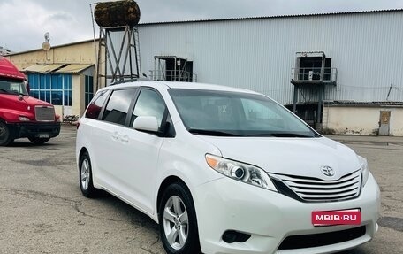 Toyota Sienna III, 2017 год, 2 300 000 рублей, 1 фотография