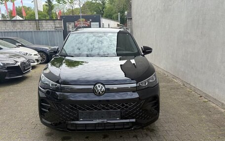 Volkswagen Tiguan, 2024 год, 2 750 000 рублей, 2 фотография