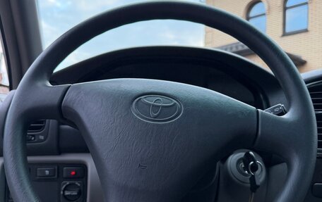 Toyota Land Cruiser 100 рестайлинг 2, 2004 год, 21 000 000 рублей, 12 фотография