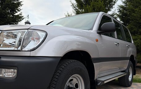 Toyota Land Cruiser 100 рестайлинг 2, 2004 год, 21 000 000 рублей, 5 фотография
