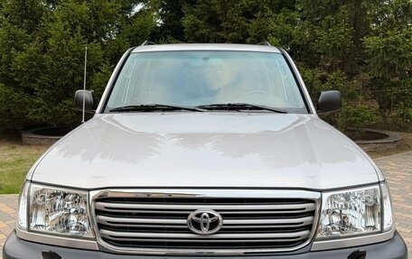 Toyota Land Cruiser 100 рестайлинг 2, 2004 год, 21 000 000 рублей, 3 фотография