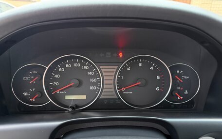 Toyota Land Cruiser 100 рестайлинг 2, 2004 год, 21 000 000 рублей, 13 фотография
