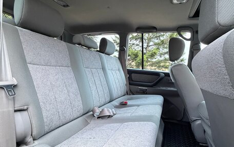 Toyota Land Cruiser 100 рестайлинг 2, 2004 год, 21 000 000 рублей, 26 фотография