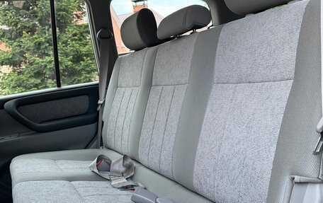 Toyota Land Cruiser 100 рестайлинг 2, 2004 год, 21 000 000 рублей, 22 фотография