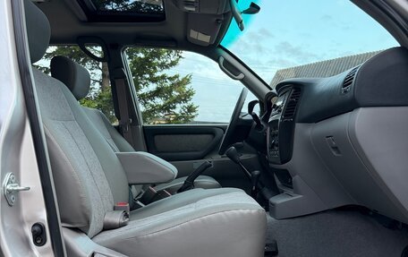 Toyota Land Cruiser 100 рестайлинг 2, 2004 год, 21 000 000 рублей, 30 фотография
