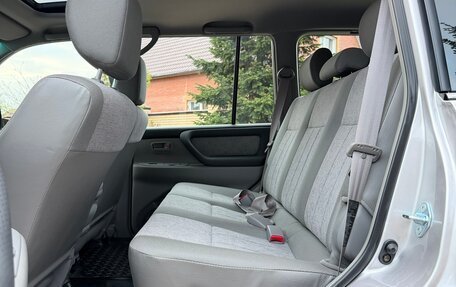 Toyota Land Cruiser 100 рестайлинг 2, 2004 год, 21 000 000 рублей, 20 фотография