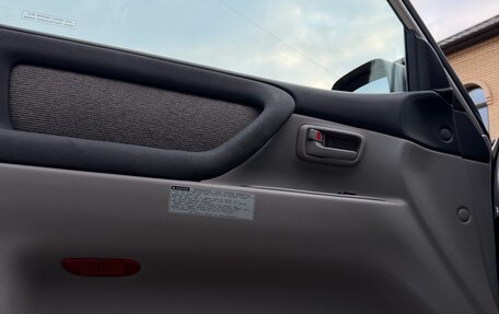 Toyota Land Cruiser 100 рестайлинг 2, 2004 год, 21 000 000 рублей, 37 фотография