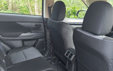 Mitsubishi Outlander III рестайлинг 3, 2019 год, 2 000 000 рублей, 6 фотография