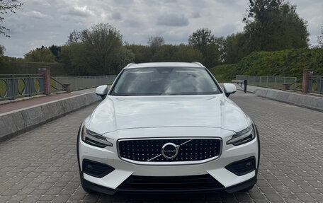 Volvo V60 Cross Country II, 2023 год, 4 100 000 рублей, 3 фотография
